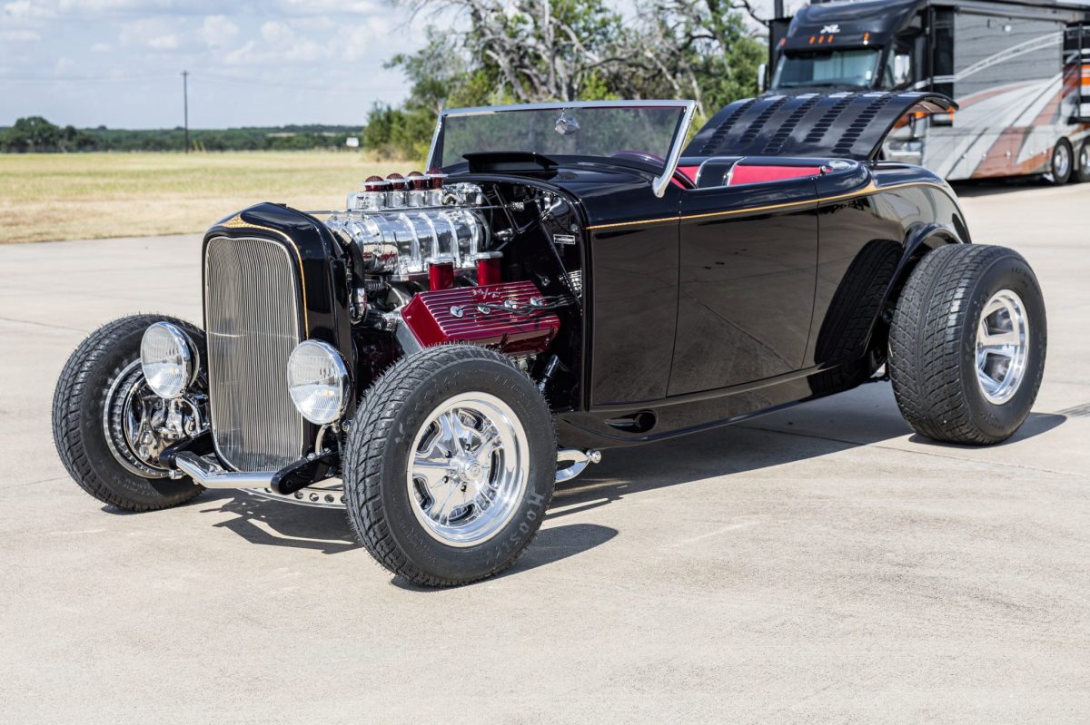 Fuel-Injected, Supercharged 354 Hemi-Powered ’32 Ford Roadster — exterior front three-quarter view