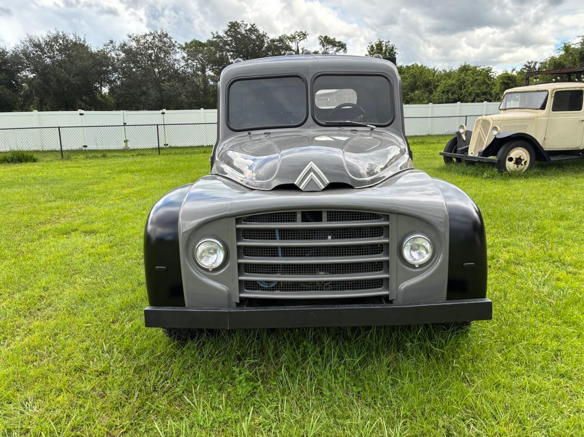 Citroen U23–Bodied, Pontiac V8–Powered Custom Flatbed Project