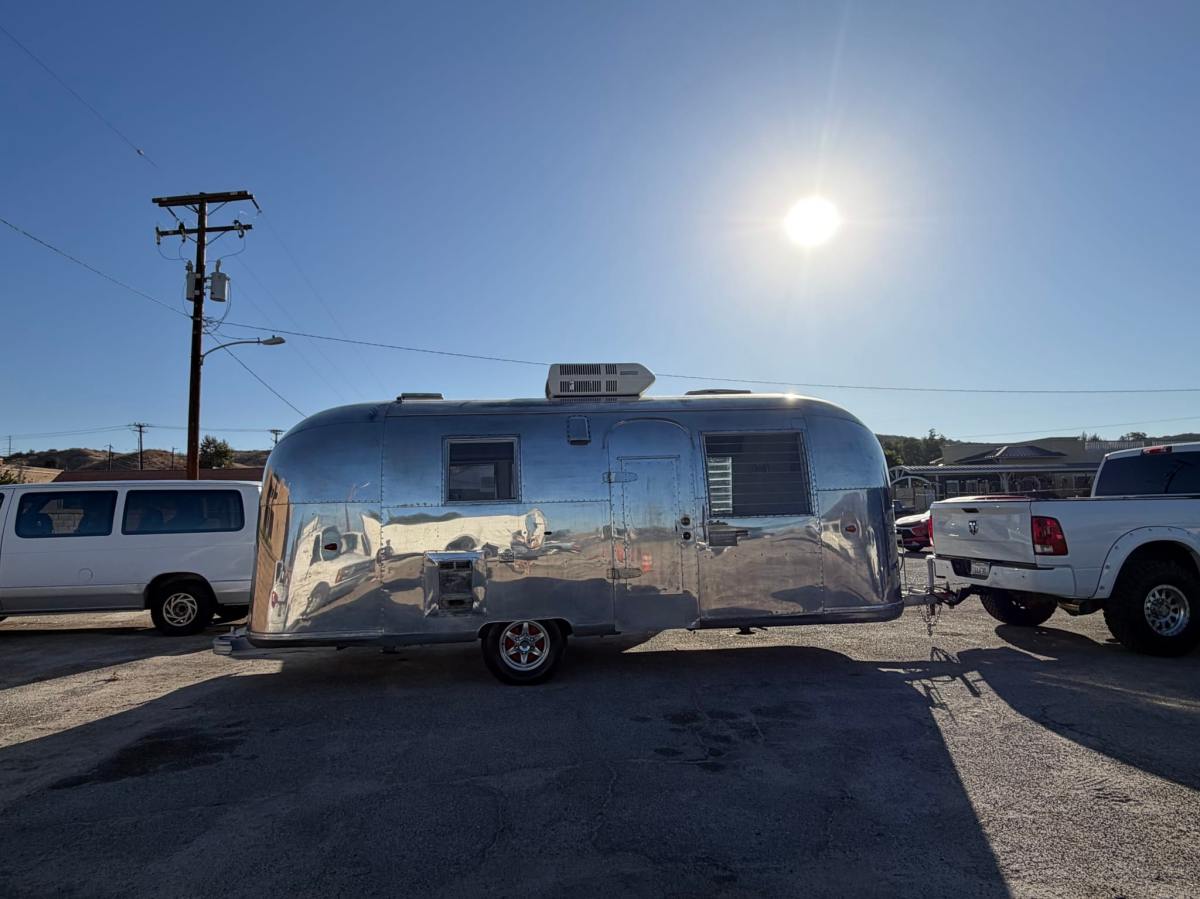 1964 Airstream Land Yacht Safari 22′ Travel Trailer — exterior front three-quarter view
