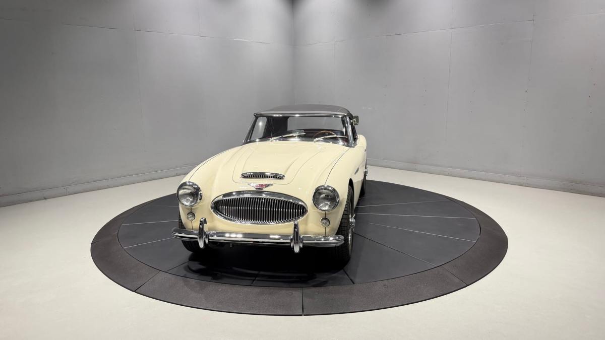 1964 Austin-Healey 3000 Mk III — exterior front three-quarter view
