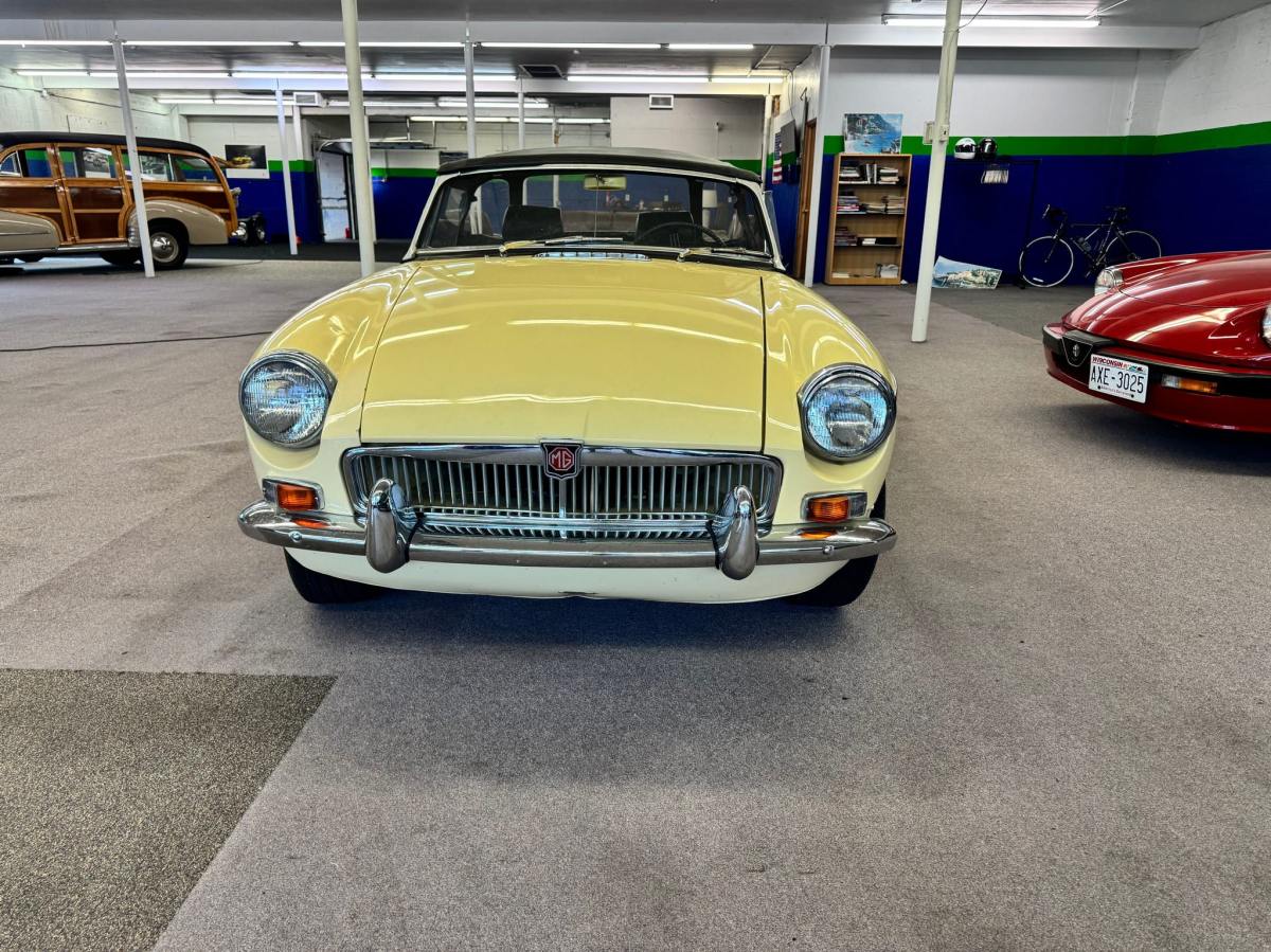 1964 MG MGB Roadster — exterior front three-quarter view