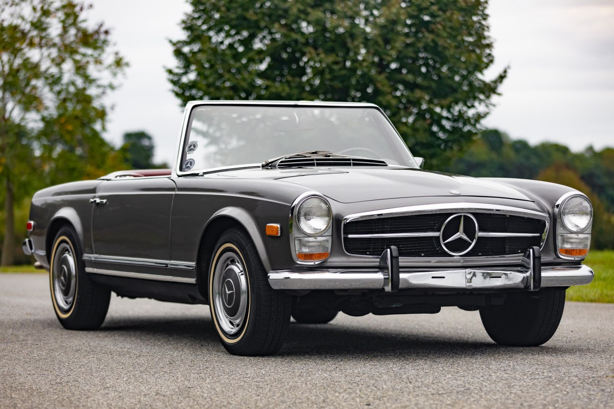 1969 Mercedes-Benz 280SL 4-Speed — exterior front three-quarter view