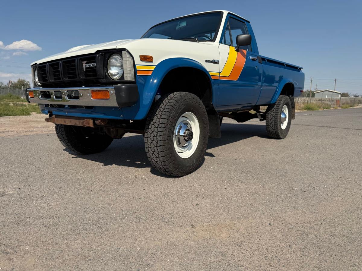 1980 Toyota Pickup Deluxe 4x4 4-Speed front view