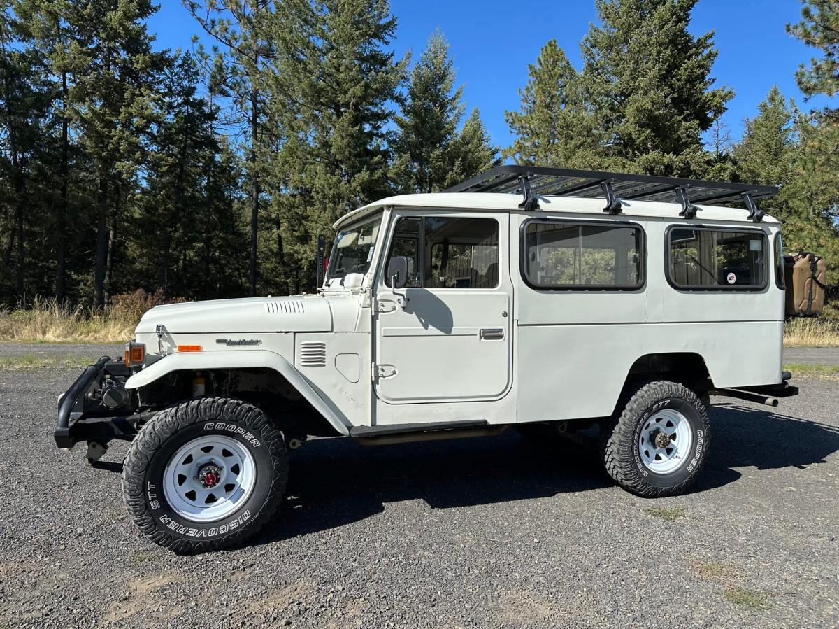 1984 Toyota Land Cruiser HJ47 Troopy Diesel 4-Speed — exterior front three-quarter view