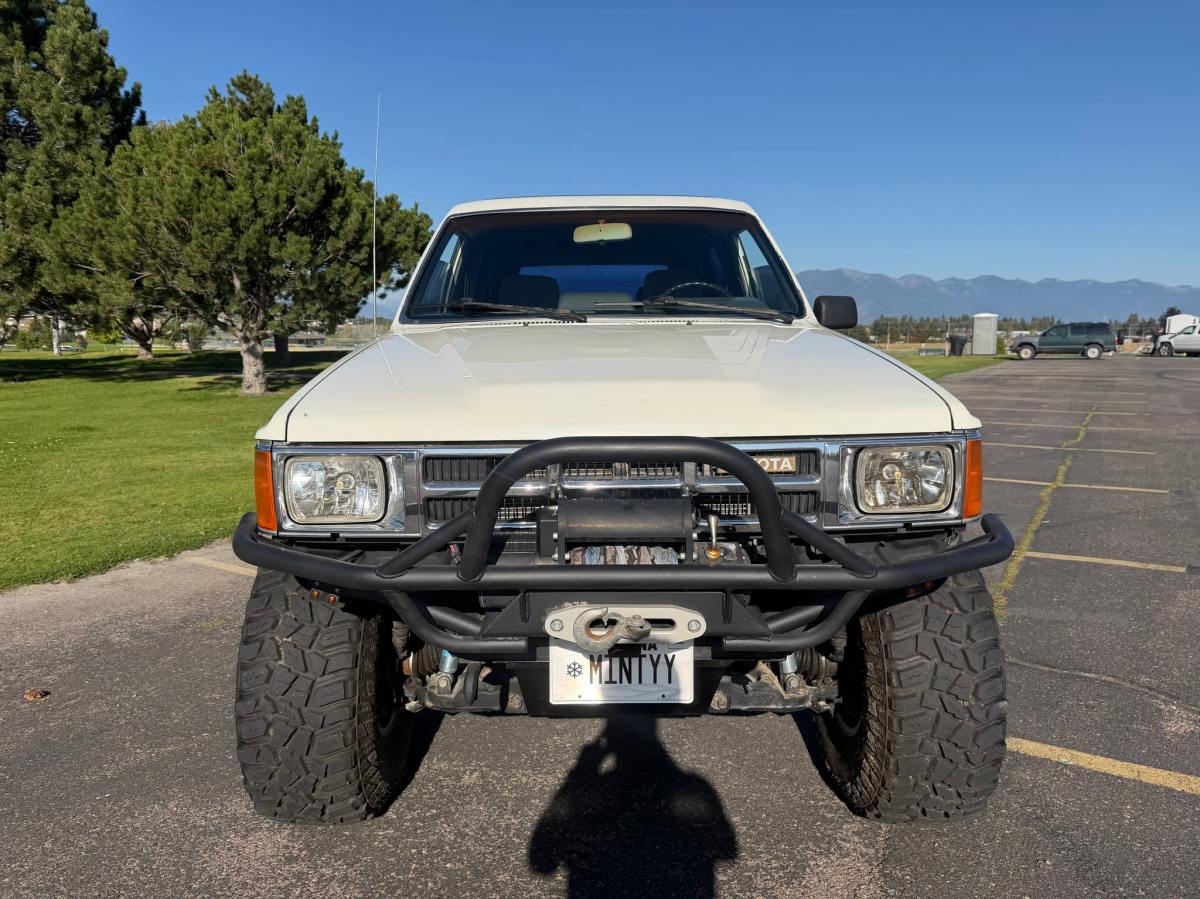 1986 Toyota 4Runner SR5 4×4 5-Speed — exterior front three-quarter view
