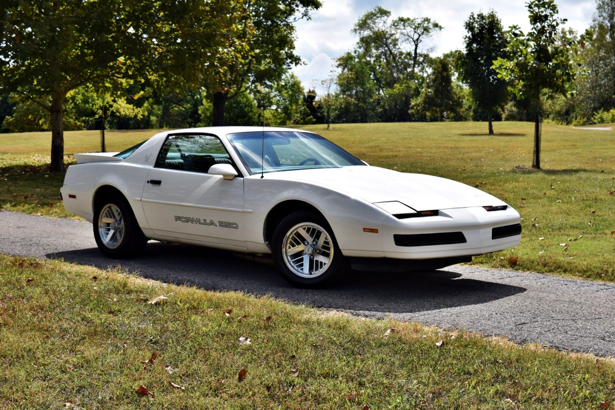 28k-Mile 1989 Pontiac Firebird Formula — exterior front three-quarter view
