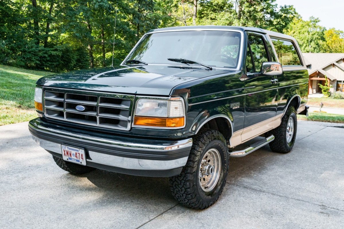 1992 Ford Bronco Eddie Bauer — exterior front three-quarter view