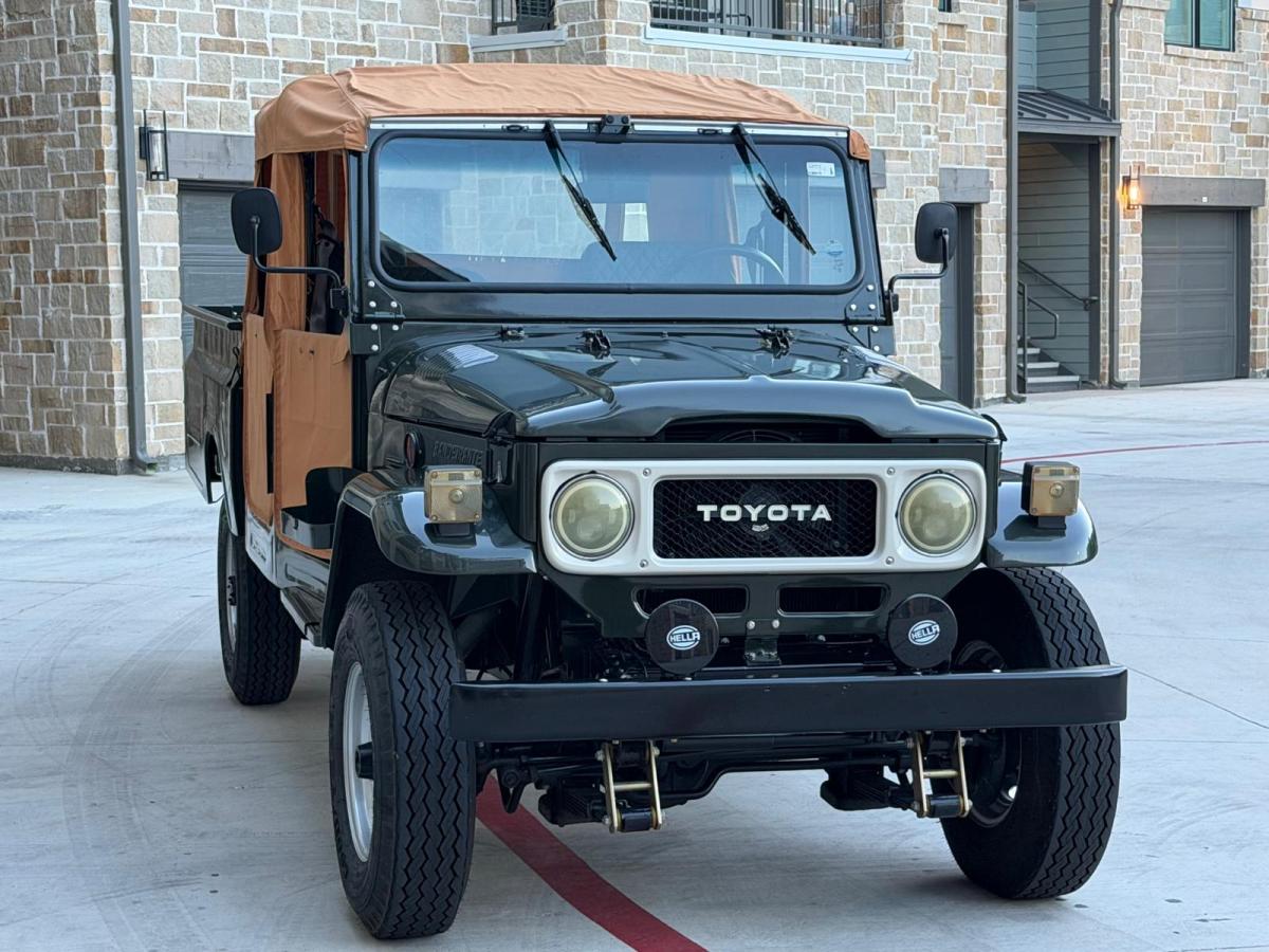 Turbocharged 1994 Toyota Bandeirante BJ55 5-Speed — exterior front three-quarter view