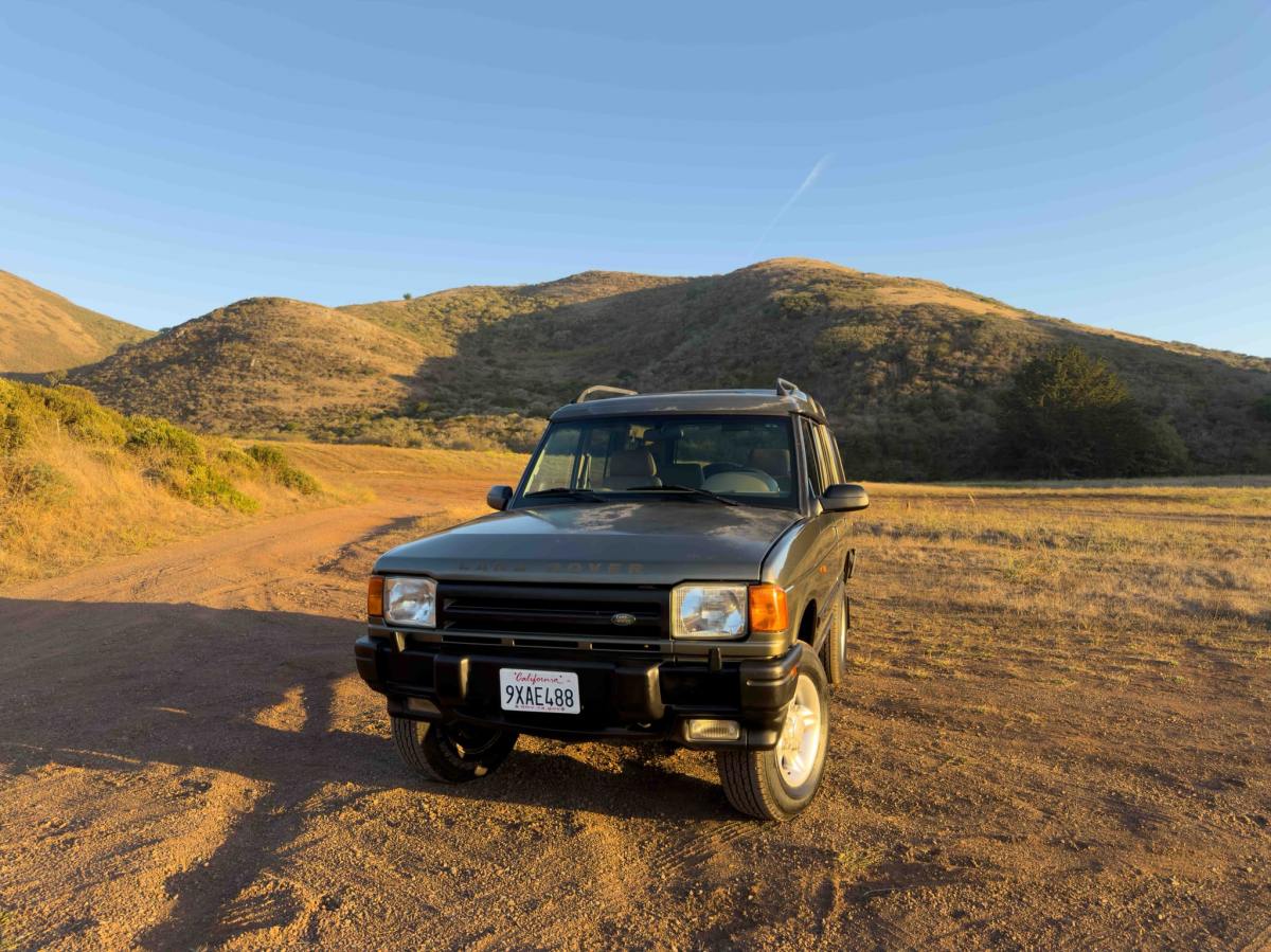 1997 Land Rover Discovery SE — exterior front three-quarter view