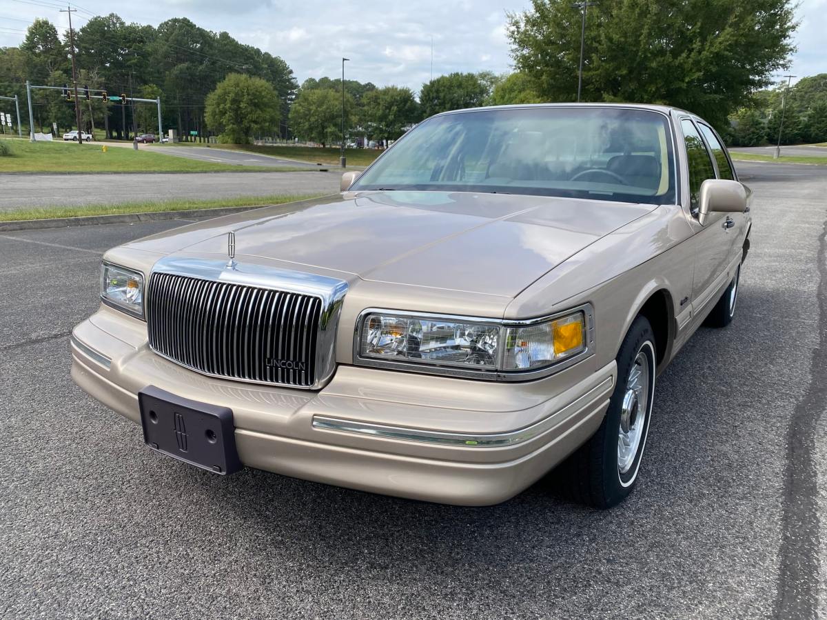 14k-Mile 1997 Lincoln Town Car Executive Series