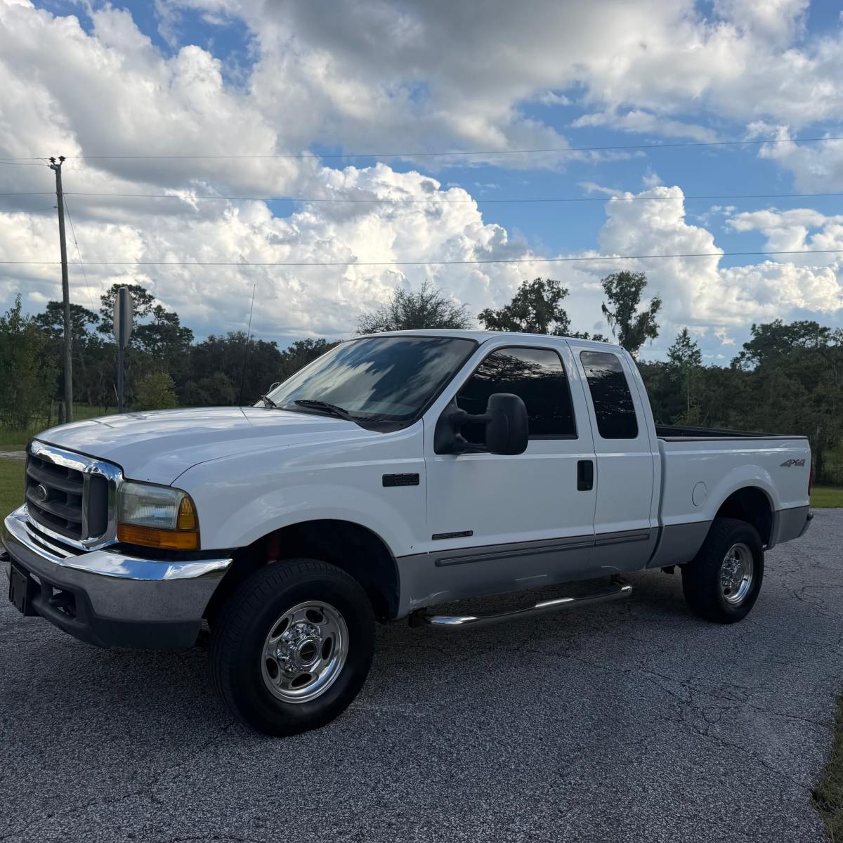 1999 Ford F-250 Super Duty XLT SuperCab Power Stroke 4×4 — exterior front three-quarter view