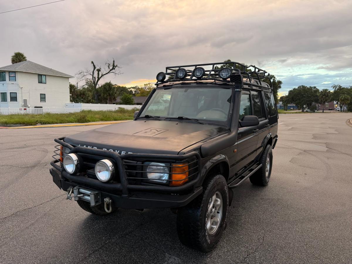 2000 Land Rover Discovery II — exterior front three-quarter view