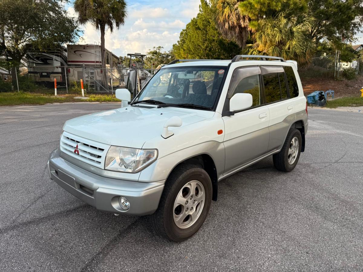2000 Mitsubishi Pajero iO GDI 4×4 5-Speed