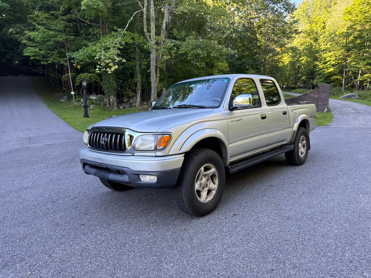 2001 Toyota Tacoma Limited Double Cab TRD V6 4×4 — exterior front three-quarter view