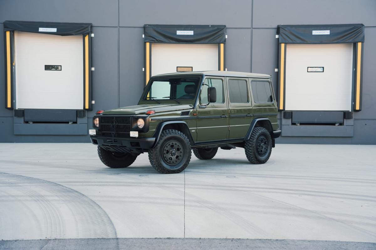 Canadian-Market 2002 Mercedes-Benz G500 — exterior front three-quarter view