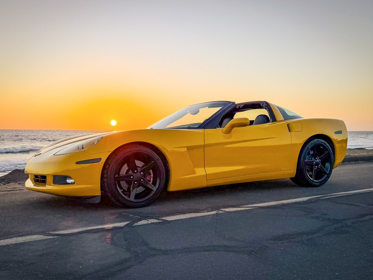 2005 Chevrolet Corvette Coupe Z51 6-Speed — exterior front three-quarter view