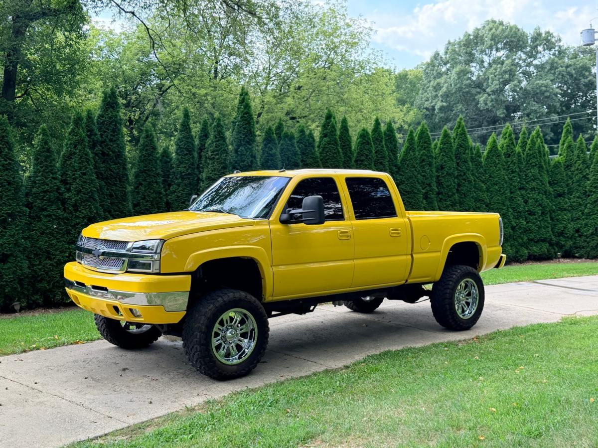 46k-Mile, Modified 2005 Chevrolet Silverado 2500HD LT Crew Cab Duramax 4×4 — exterior front three-quarter view