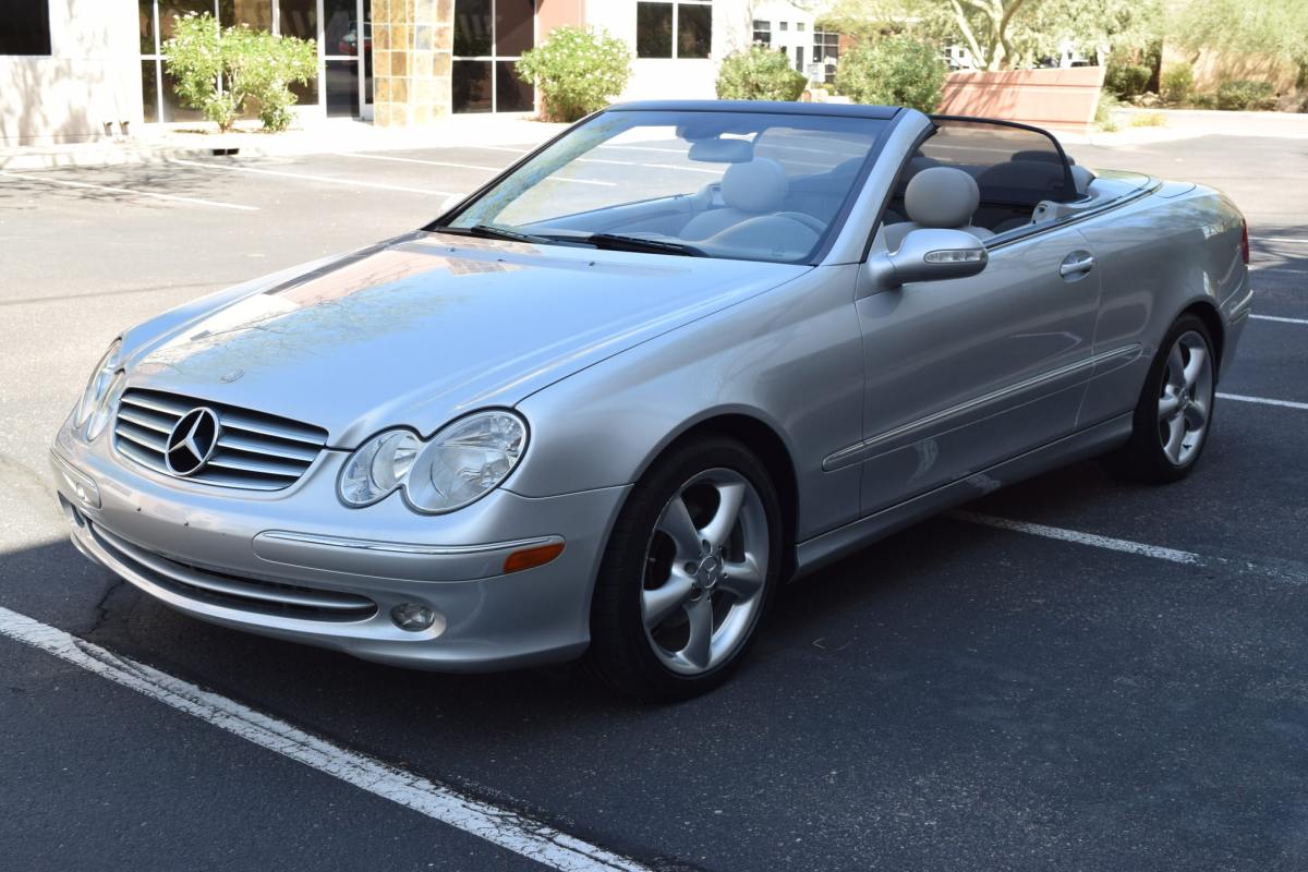 2005 Mercedes-Benz CLK320 Cabriolet — exterior front three-quarter view