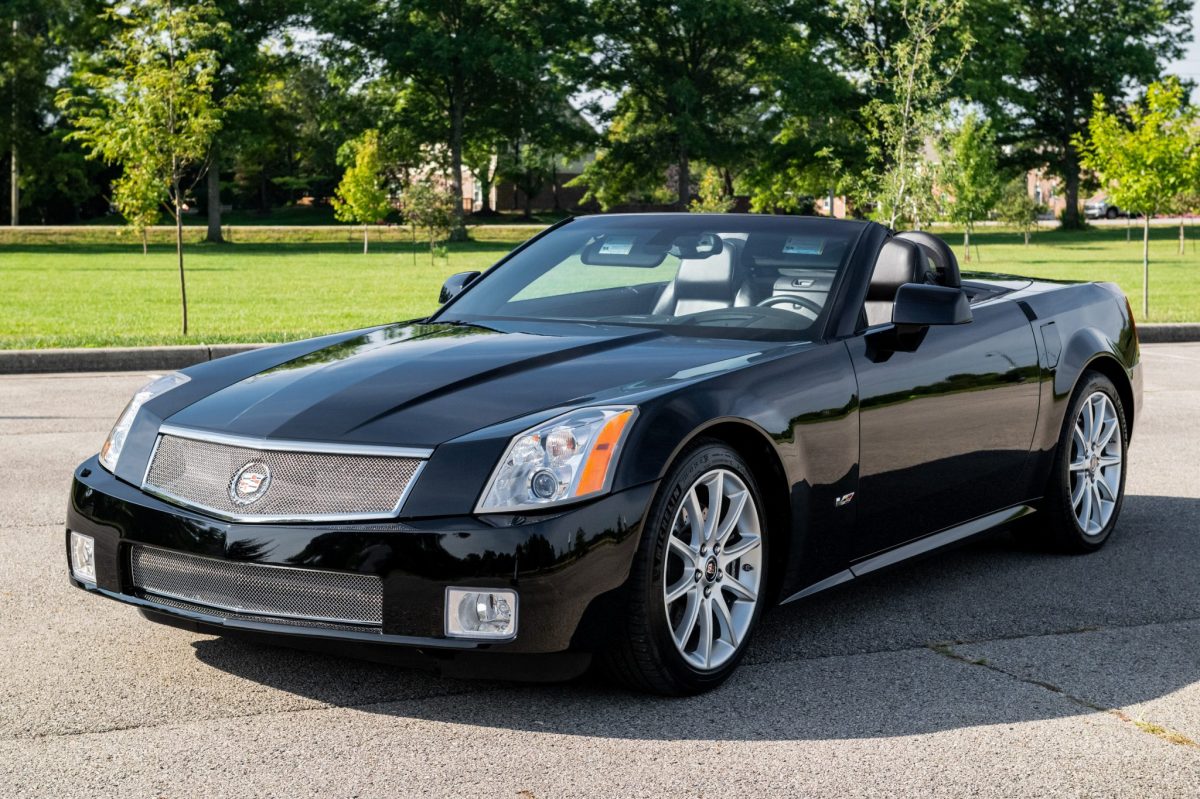 9k-Mile 2006 Cadillac XLR-V — exterior front three-quarter view