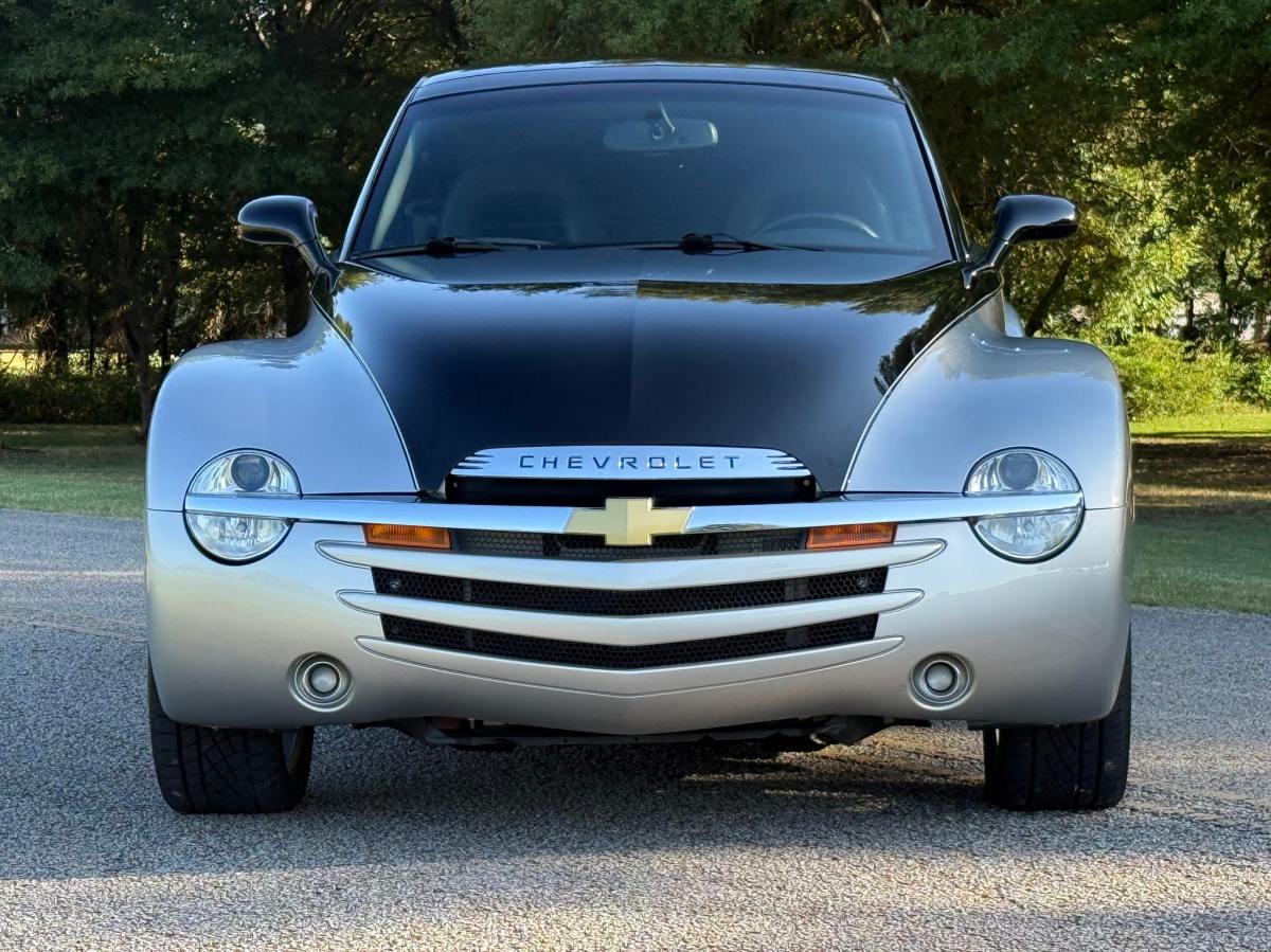18k-Mile 2006 Chevrolet SSR — exterior front three-quarter view