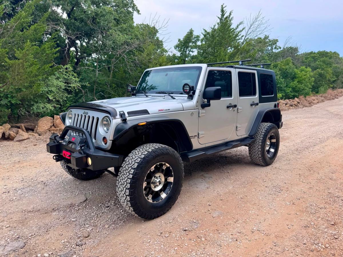 6.4L Hemi-Powered, 50k-Mile 2010 Jeep Wrangler Unlimited Rubicon — exterior front three-quarter view