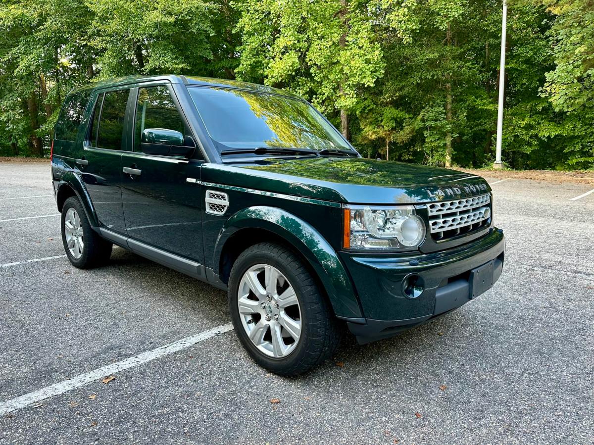 2013 Land Rover LR4 HSE Luxury — exterior front three-quarter view