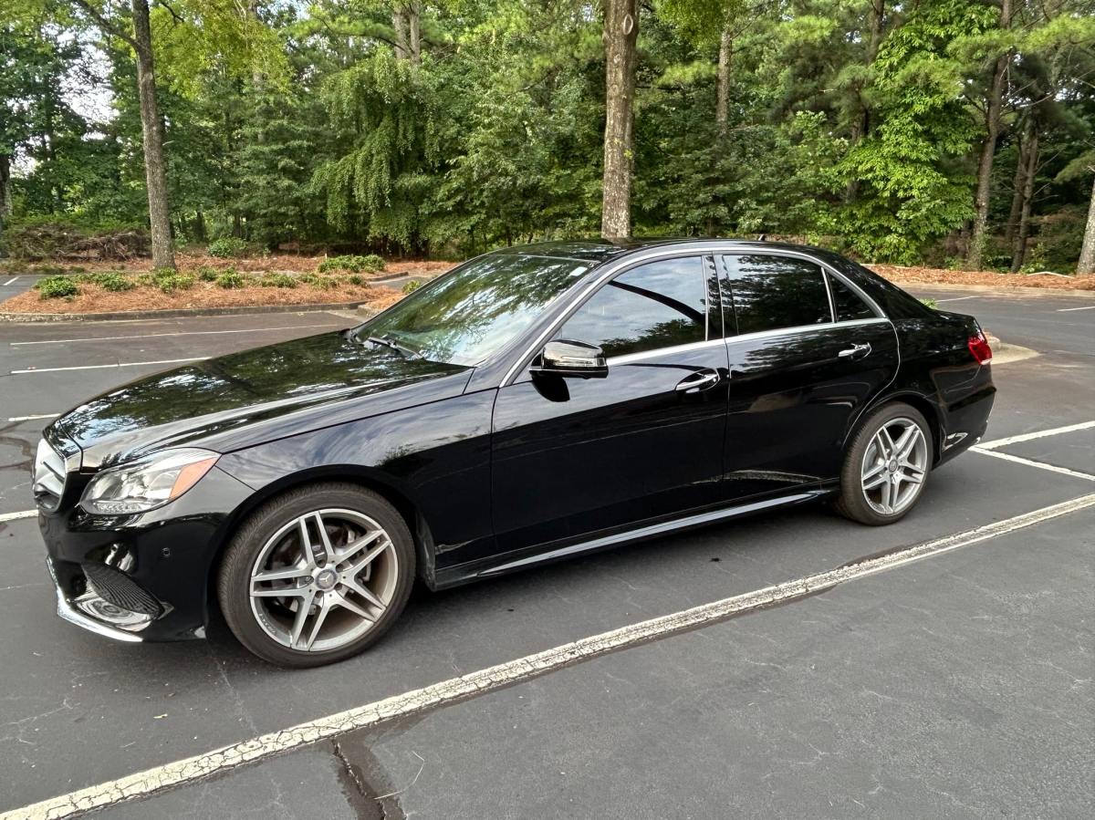2014 Mercedes-Benz E350 Sedan — exterior front three-quarter view