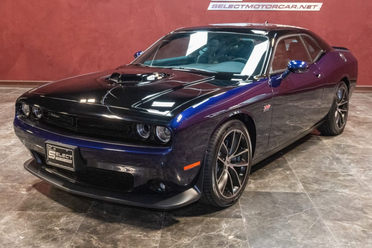 2017 Dodge Challenger 392 Hemi Scat Pack Shaker