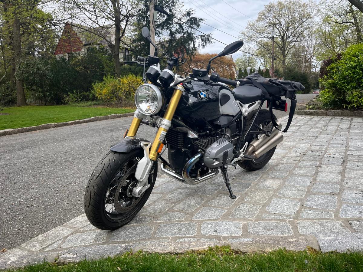 2018 BMW R nineT — exterior front three-quarter view