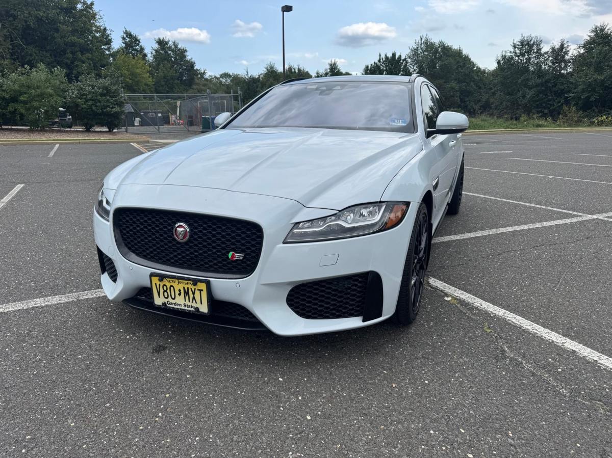 2018 Jaguar XF Sportbrake S front view