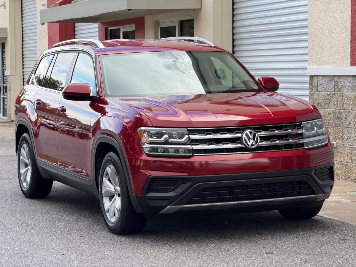 2018 Volkswagen Atlas S — exterior front three-quarter view