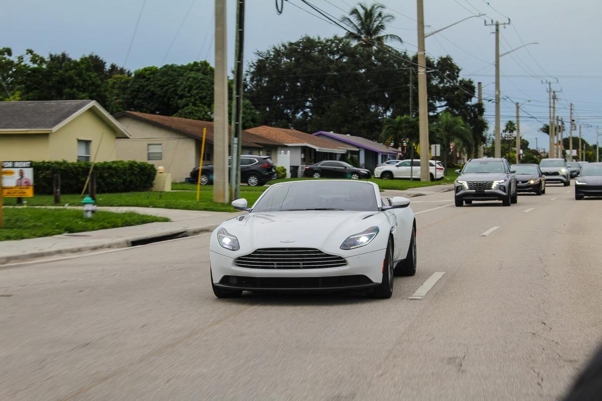 2019 Aston Martin DB11 V8 Volante — exterior front three-quarter view