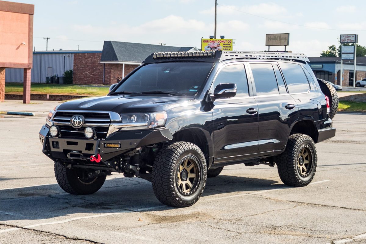 36k-Mile 2020 Toyota Land Cruiser URJ200 Heritage Edition — exterior front three-quarter view
