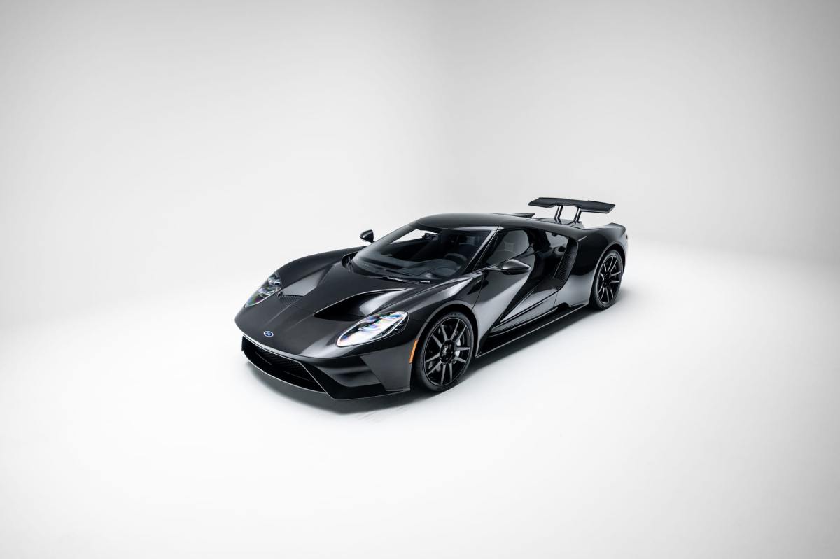 17-Mile Liquid Carbon 2022 Ford GT