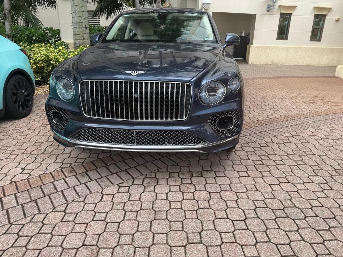 2023 Bentley Bentayga Azure V8 First Edition