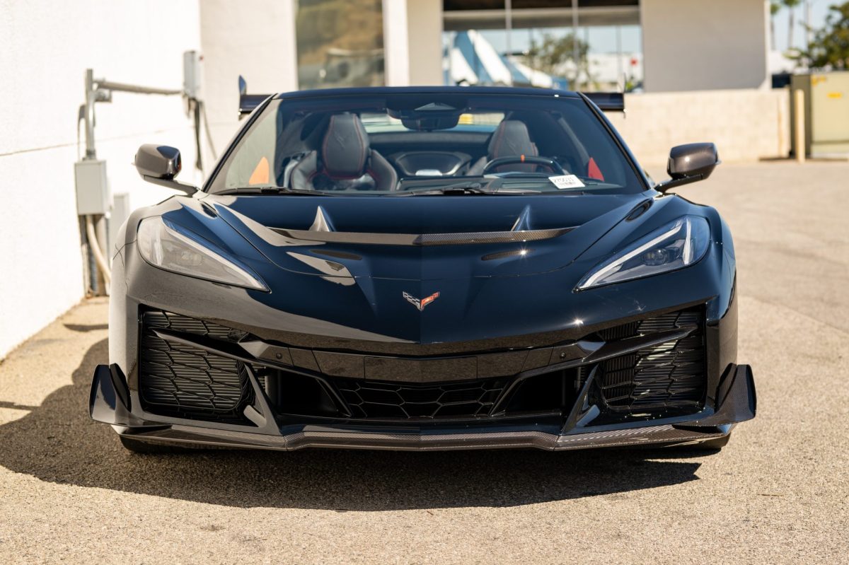 2027 Chevrolet Corvette ZR1X Convertible 3LZ ZTK — exterior front three-quarter view