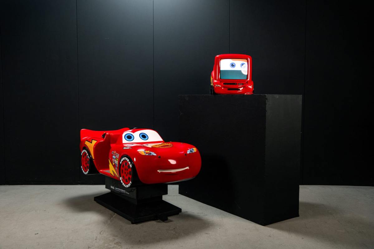 Disney/Pixar “Cars” Lightning McQueen Children’s Ride & 13″ CRT Television — exterior front three-quarter view
